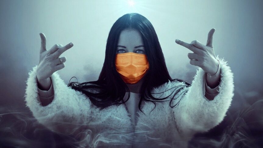 Peter Hitchens : Nous sommes tous passés des humains normaux à des masochistes muselés