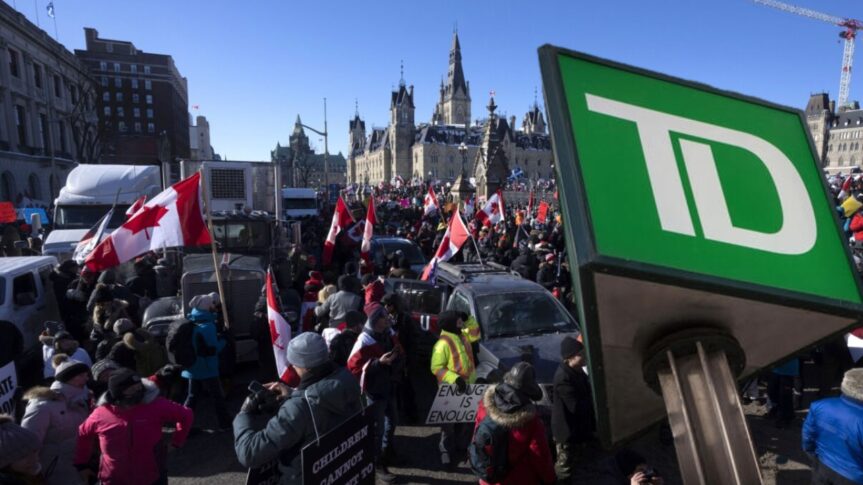 La Banque TD a confirmé qu’elle avait gelé les comptes bancaires sur lesquels 1,1 million de dollars avaient été versés pour soutenir les manifestations menées par les camionneurs