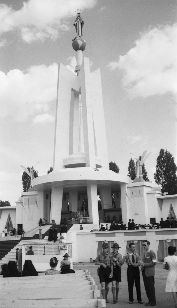 Gros plan du reposoir du Parc Lansdowne, le jour, juin 1947