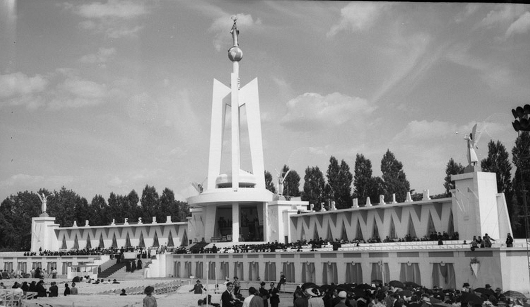 Reposoir du Parc Lansdowne, juin 1947. Université d’Ottawa, CRCCF.