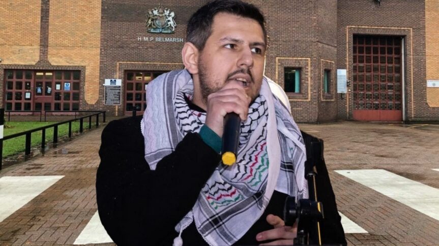 Le journaliste britannique, Richard Medhurst, risque des années de prison pour avoir refusé de communiquer ses mots de passe à la police